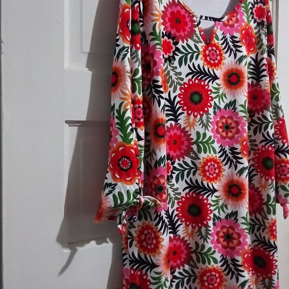 CROWN & IVY Multi Color Flower Print Elbow Length Keyhole Detail Dress Sz L